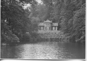 Dhr. Nahuijssen | Park Zijpendaal. Foto uit de dertiger jaren. Zelf ontwikkeld.