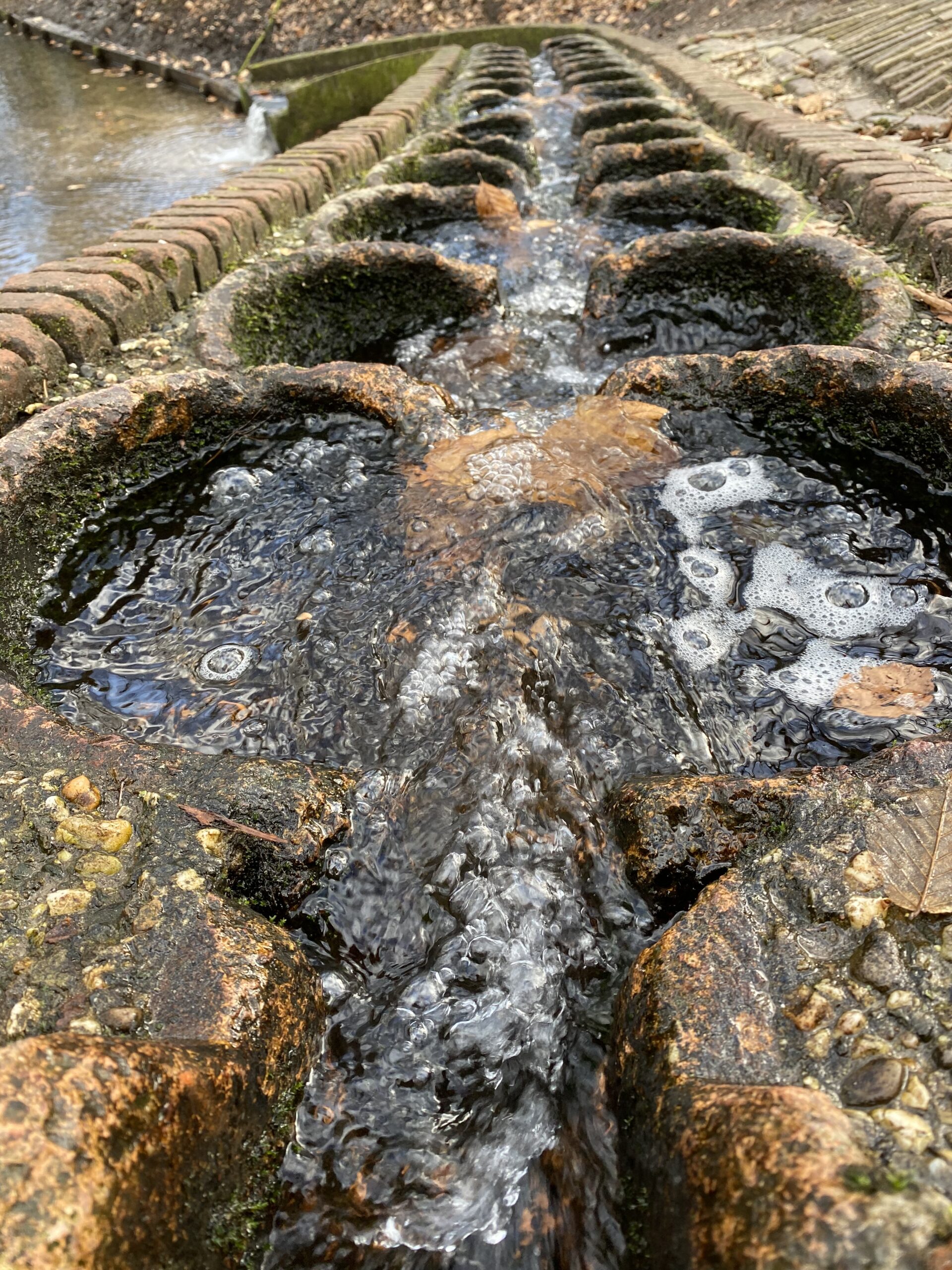 Flow Form natuurstenen cascade | Sonsbeek